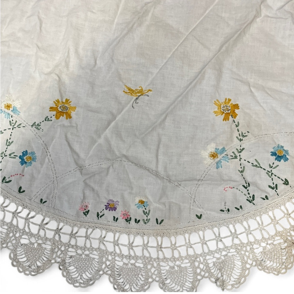Vintage Floral Embroidered Dresser Scarf Doily‎ Round Tablecloth Crochet Trim - Picture 3 of 7